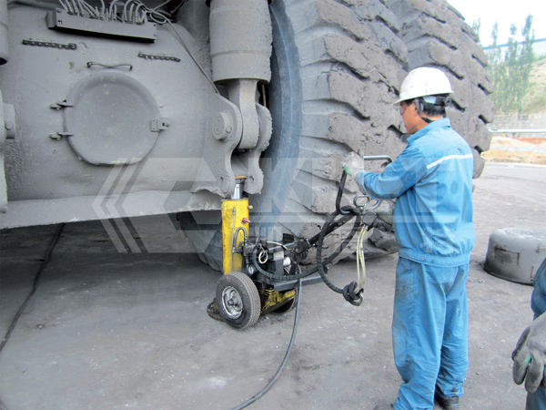 移动式液压架车机用于大型矿车维修顶升