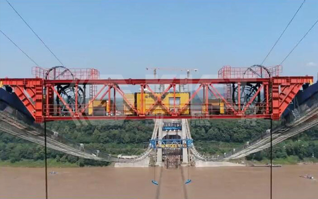 钢绞线提升液压千斤顶在钢箱梁提升的成功应用 白沙长江大桥主跨顺利合龙