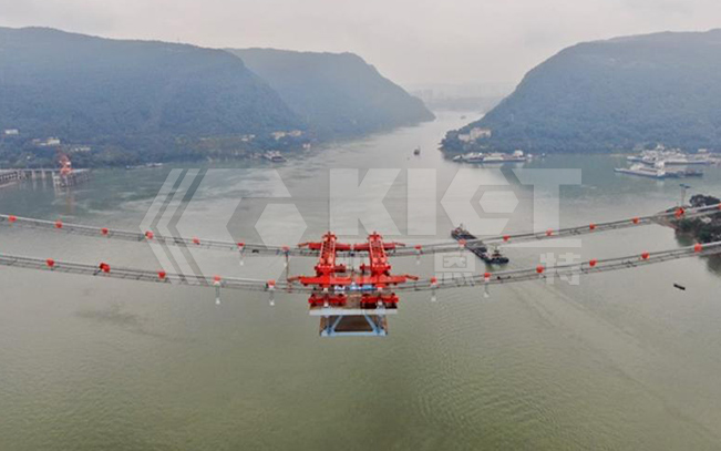 钢绞线同步提升系统用于郭家沱长江大桥钢梁架设