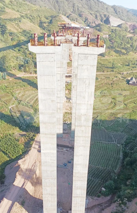 桥面离地距离达79米