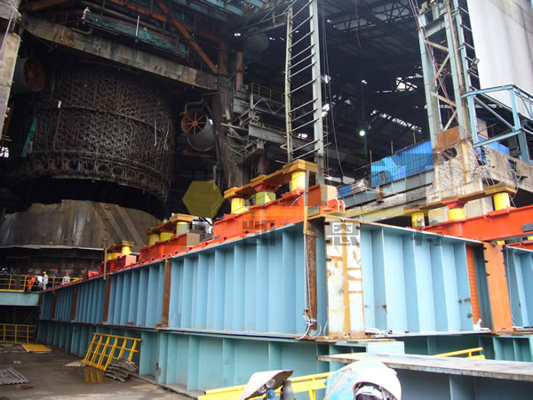 同步液压千斤顶用于钢厂高炉安装