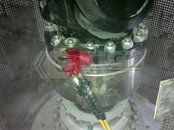 中空式液压扭矩扳手用于大型化工搅拌机万向轴螺栓固定