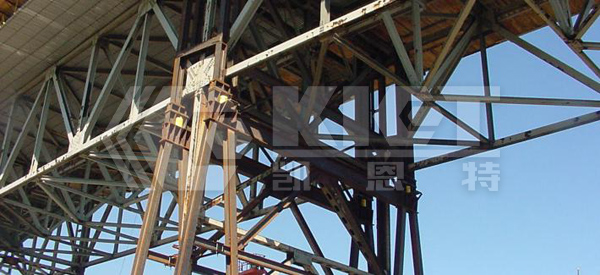 单作用中空液压千斤顶用于钢结构桥梁