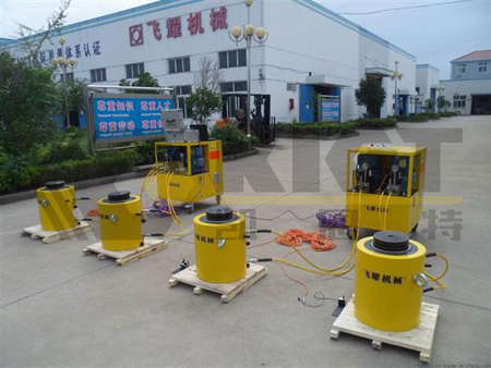 成功研发PLC多点位同步顶升液压系统并应用于武汉长江大桥维修